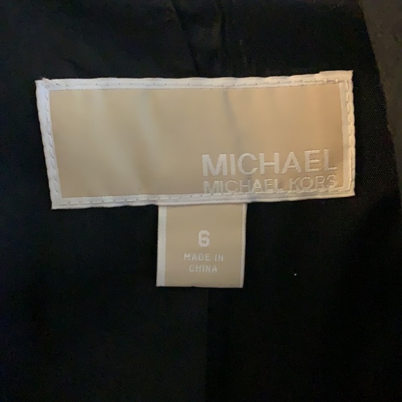 Michael Kors black and gold blazer. In size 6 and in excellent condition! - Picture 3 of 5